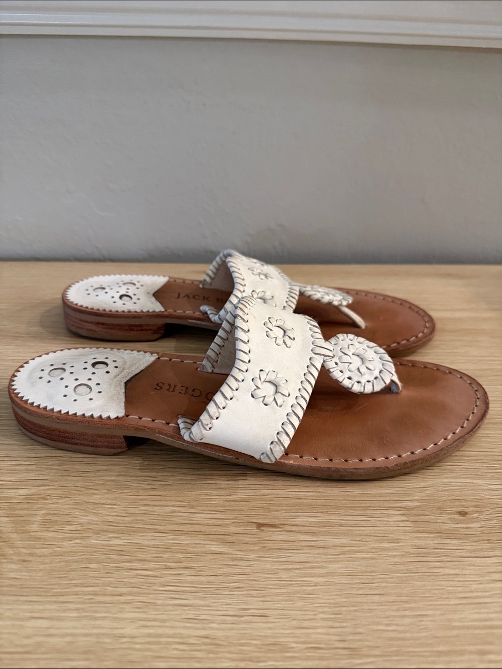 Jack Rogers White Leather Floral Thong Sandals Size 7.5 - Picture 5 of 7